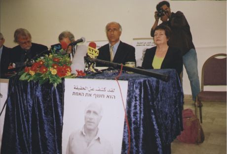 Press Conference: Mordechai and Mairead at right. Back right, Meir Vanunu taking picture