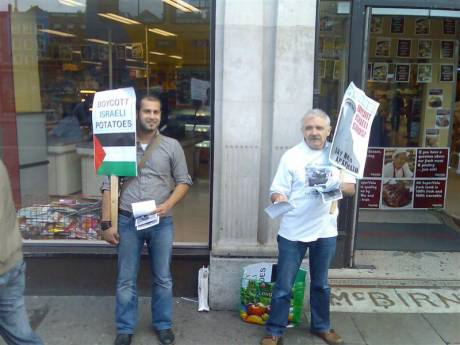 IPSC activists distribute leaflets