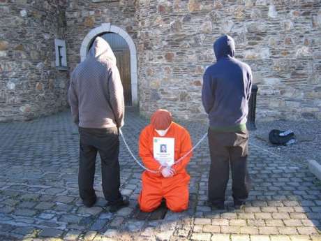 Guantnamo prisoner chained in Wicklow