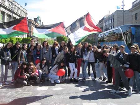 Solidarity and support was expressed by many young teenagers who joined in the demonstration