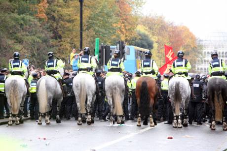 img_2019police_on_horseback_pushing_students_back_to_stephens_green_at_student_protest.jpg