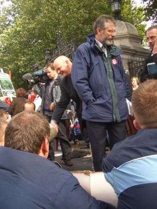gerry adams comes over to the lads