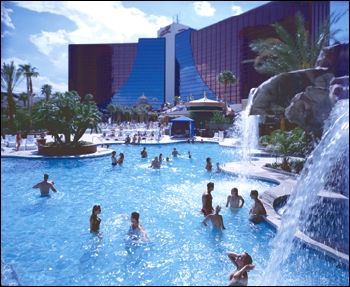 DSD Meeting in Las Vegas: Dentists experiment on own kids using hotel's fluoridated swiming pool