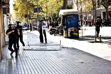 7pm Mossos open fire with rubber bullets. 60+ injuries during the day