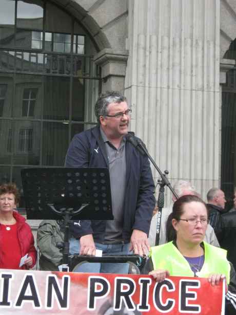Thomas Pringle TD addressing the rally at the GPO.